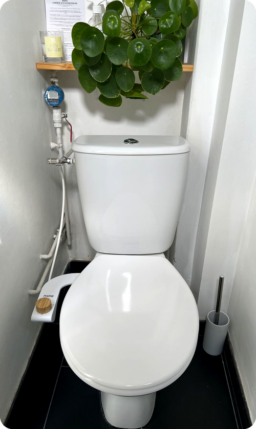 BIDET BOKU Toilette Japonaise - Marque Française, Qualite supérieure - Kit  Installation WC Japonais Facile 1 Tuyau + 1 Adaptateur - Hygiènique,  Ecologique et Economique - 3 modes, Autonettoyant : : Bricolage